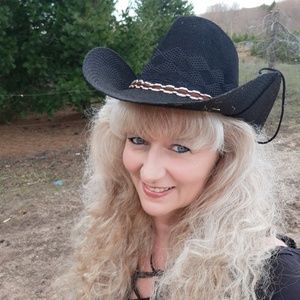 Meet your Posher, Joann